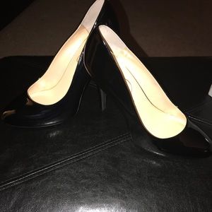 Black patent Jessica Simpson Malia pump 9.5